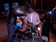 شہری کو لوٹنے والے ڈاکوؤں کی عوام نے درگت بنادی