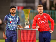 پاکستان انگلینڈ کے درمیان ٹی20 سیریز کی ٹرافی کی رونمائی