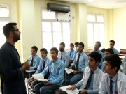 سرکاری اسکول کے پرنسپل کا کارنامہ بچوں کیلیے اے سی اور سولر سسٹم نصب