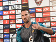 شکست پر میڈیا کا سامنا کرنے مجھے بھیج دیتے ہیں قومی ٹیم کے بولنگ کوچ کا شکوہ