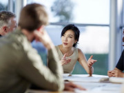 کس سے بات کریں۔۔۔