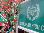 ممنوعہ فنڈنگ کیس کی تحقیقات روکنے کیلیے پی ٹی آئی کی درخواست سماعت کے لیے مقرر