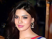 پاکستانی اداکارہ سارہ لورین بھی آئٹم گرل بن گئیں