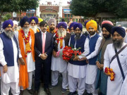 بابا گرونانک کا 553واں جنم دن ہزاروں بھارتی سکھ یاتری پاکستان پہنچ گئے