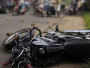 رانگ جانے والے دو موٹرسائیکل سوار نوجوان بس تلے کچل کر ہلاک