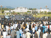 حکومت سے مذاکرات کامیاب ہونے کے بعد سرکاری ملازمین کا دھرنا ختم