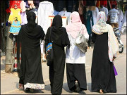 پبلک ٹرانسپورٹ کی کمی ملازمت پیشہ خواتین کو سفر میں پریشانی