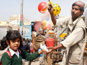نئے طریقوں کے باوجود غریب طبقہ روایتی انداز میں روزگار کمانے پر مجبور