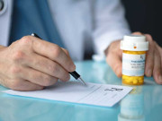 دوا کے نسخے پر ڈاکٹرز کا لائسنس لازمی نمبر درج کرنے کی سفارش