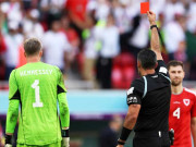 ویلز کے گول کیپر ریڈ کارڈ پانے والے پہلے پلیئربن گئے