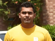 عمر اکمل کے 7 لاکھ سے زائد مالیت کے دو موبائل فون چوری