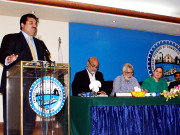 ترقی کیلیے کاروباری خطرے مول لینا ہونگے بھارت سے وسوسے نہیں ولولے کے ساتھ تجارت کریں گے خرم دستگیر