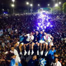 چیمپئن ارجنٹائن فٹبال ٹیم کا جشن بدنظمی کا شکار