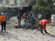 اسلام آباد دھماکا وزیراعظم کی ہدایت پر ٹیکسی ڈرائیور کے اہل خانہ کو ایک کروڑ کا چیک دے دیا گیا