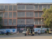 اسلامیہ کالج کا سامان پرانے کمپلیکس میں سیل طلبہ و عملہ زمین پر بیٹھنے پر مجبور