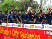 سری لنکن ہیروز پر محبتوں کے پھول نچھاور استقبال کیلیے کولمبو امڈ آیا