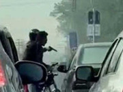 کراچی امریکا سے بیٹے کی دستار بندی کیلیے آنے والی فیملی لٹ گئی