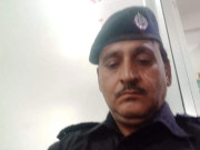 کراچی میں تھانے کے گیٹ پر پولیس اہلکار کو لوٹ لیا گیا