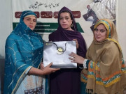 لاہور کے 30 خواجہ سراؤں نے مدرسے میں ناظرہ قرآن مکمل کرلیا