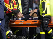 فرنچ فٹبال لیگ نیمار انجرڈ اسٹریچر پر میدان سے باہر لے جایا گیا