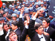 پاکستان کی عدلیہ پر چھائے خوف کے سائے  