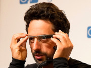 آنکھوں پر لگایا جانے والا کمپیوٹر ’’گوگل گلاس‘‘ منگل سے فروخت کیا جائے گا 