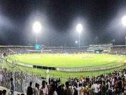 دوستوں کو پی ایس ایل کا مفت میچ دکھانے والا اہلکار اور نوجوان مشکل میں پھنس گئے