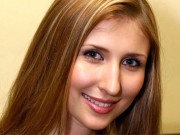 جرمن ماڈل کلاڈیا سیزلا ’’دیسی کاٹے‘‘ میں آئٹم سانگ کریں گی