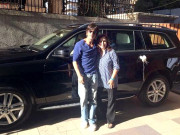 شاہ رخ خان نے فرح خان کو ایک اور گاڑی تحفے میں دیدی 