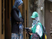 ایک گھر میں تین بیویاں اٹھارہ اٹھارہ بچے مردم شماری کرنے والی خاتون اہلکار پریشان