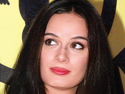 ایولین شرما نے انوپم کھیر سے ہندی سیکھنا شروع کردی