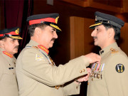 آرمی چیف نے فوجی افسران جوانوں کو ملٹری اعزازات سے نوازا 