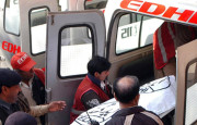 کراچی سانحہ 10 سالہ بچہ ماں کی لاش جھنجھوڑ کر اٹھانے کی فریاد کرتا رہا