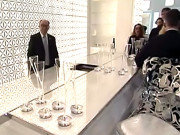 80 ہزار ڈالر کی میز کے اندر چھپا اسٹائلش کچن    