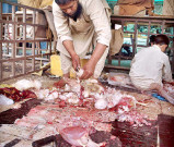 شہری انتظامیہ بے بس مرغی کے گوشت کی قیمت 330 روپے کلو ہوگئی