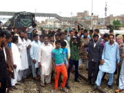 سکھر ایکسپریس کاانجن فیلٹریفک 6 گھنٹے بند دیگر7 ٹرینیں بھی رو ک دی گئیں