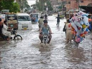 کراچی میں بارش کے دوران کرنٹ لگنے سے 2 افراد جاں بحق