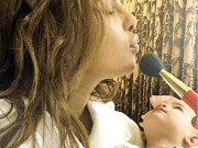 ماں بننے کا سفر اپنی ذات کی نفی ہرگز نہیں