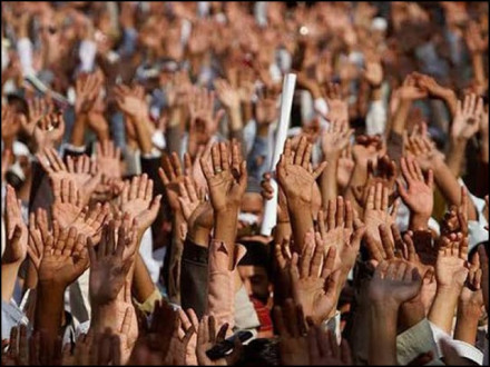 مہنگا پٹرول، جنگی بحران، لاک ڈاؤن نما پابندیاں اور عوام کی خاموش چیخ