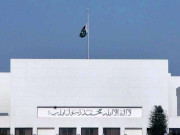 یوم سوگ پر قومی پرچم سرنگوں رہے گا:فوٹو:فائل
