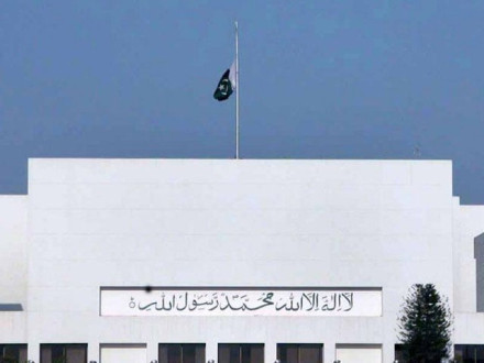 یوم سوگ پر قومی پرچم سرنگوں رہے گا:فوٹو:فائل