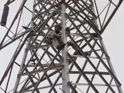 کراچی میں پانی کی عدم فراہمی پر شہری کا انوکھا احتجاج