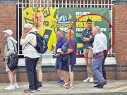 مچل اسٹارک اہلیہ کا میچ دیکھنے کیلیے ٹرینٹ برج کی لائن میں لگ گئے