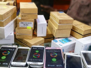 دبئی سے آ نے والے 2  مسافروں سے 6 کروڑ کے موبائل فون برآمد