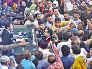 ہاتھا پائی نعرے بازی سے بھرپور بلدیہ عظمیٰ کراچی کا پہلا اجلاس