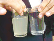 لاہورکے دیہی علاقوں میں لوگ  آلودہ پانی پینے پر مجبور