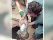 کراچی یوم آزادی پر کھلا مین ہول ایک اور جان نگل گیا ڈھائی سالہ بچہ جاں بحق