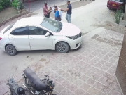 کراچی میں 19 لاکھ کی ڈکیتی ناکام ملزمان 16 سالہ لڑکی کو چھوڑ کر فرار