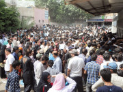 میٹرک بورڈ آفس میں ضمنی امتحانات  کے فارم جمع کرانے کیلیے طلبا کا رش