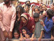 انڈر پاس کا سائن بورڈ گرنے سے جاں بحق مزدورکے اہل خانہ پرغم کےپہاڑٹوٹ پڑے